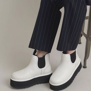 UGG Neumel Platform Chelsea White Leather Boots Australian lamb fur lining Sz 12